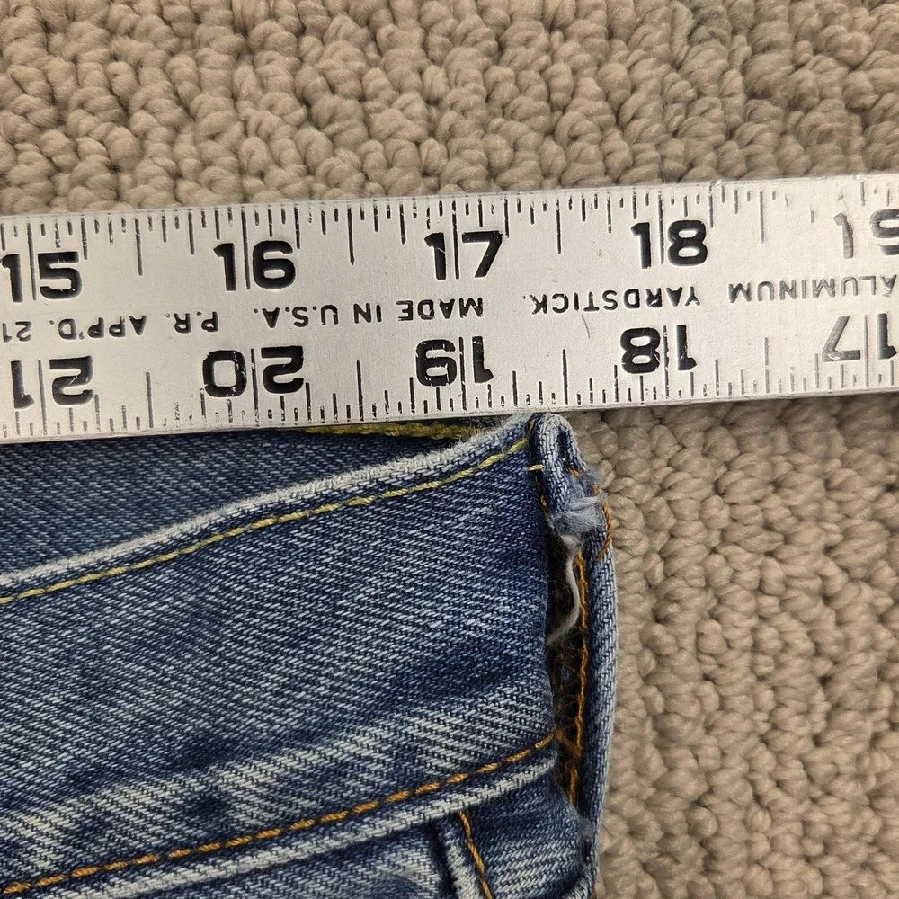 Levis excellent lightly